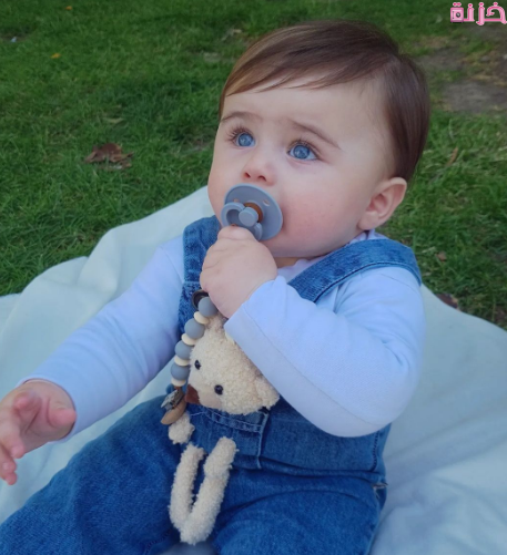 صورة طفل جميل بعيون زرقاء