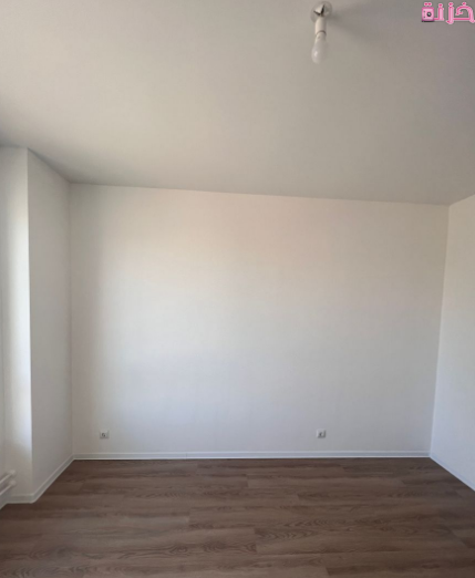 الوان حائط باللون الابيض