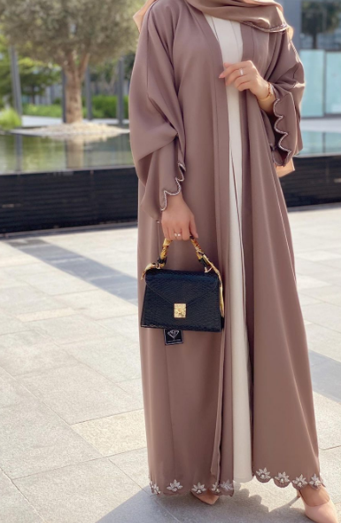 عبايات خليجية ملونة راقية شيك