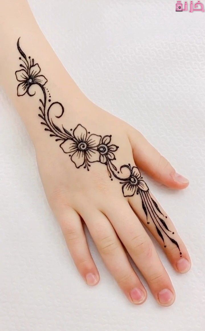 رسومات حنة سودانية لليدين