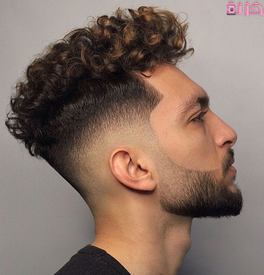 قصات شعر طويل مجعد