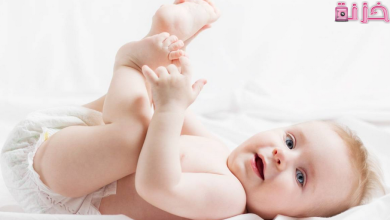 تطورات نمو الطفل في الشهر الثالث بعد الولادة