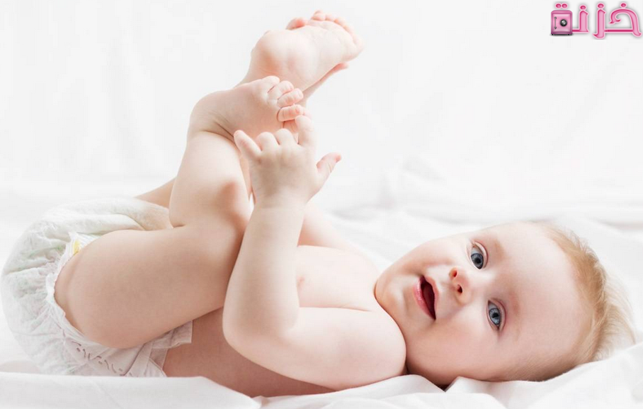 تطورات نمو الطفل في الشهر الثالث بعد الولادة
