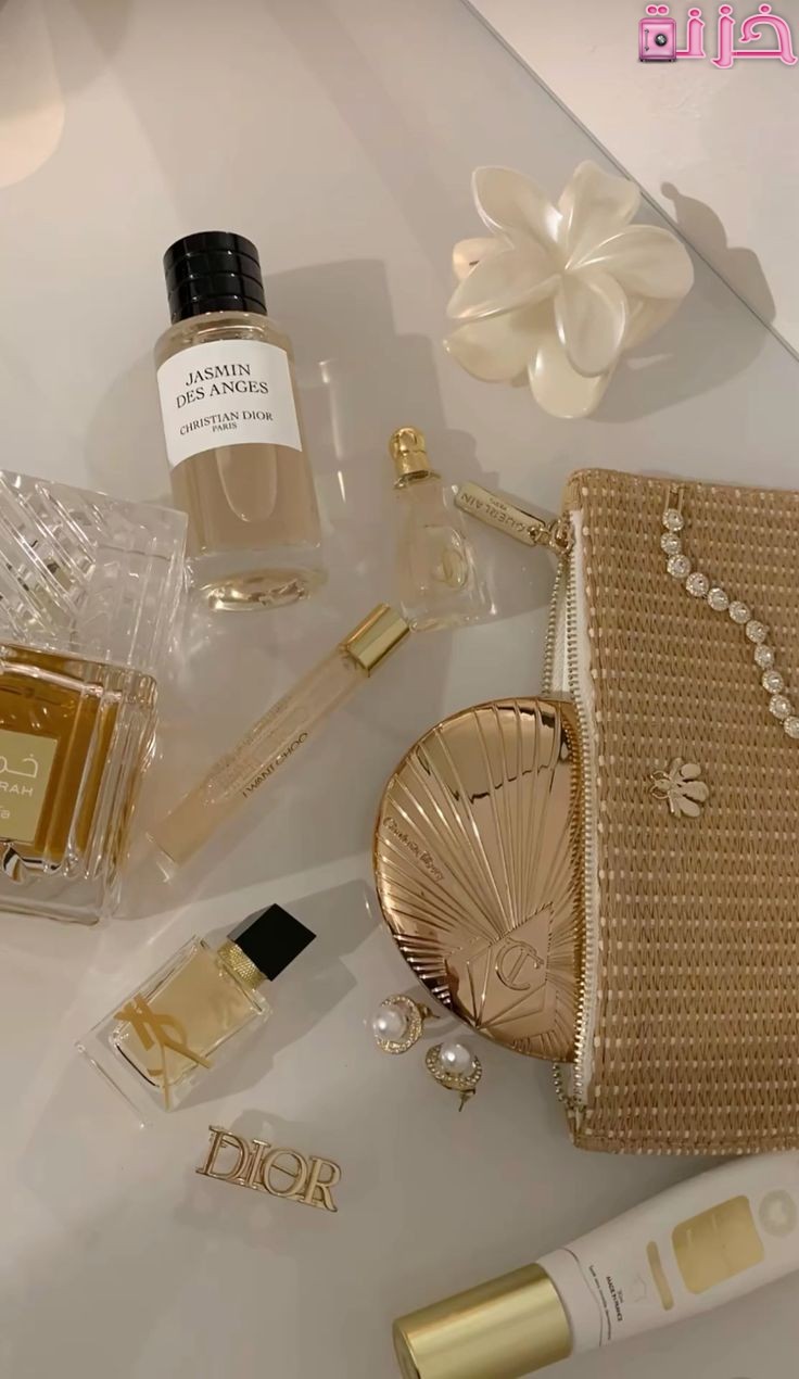 خلفيات بنات كبار للفيس بوك